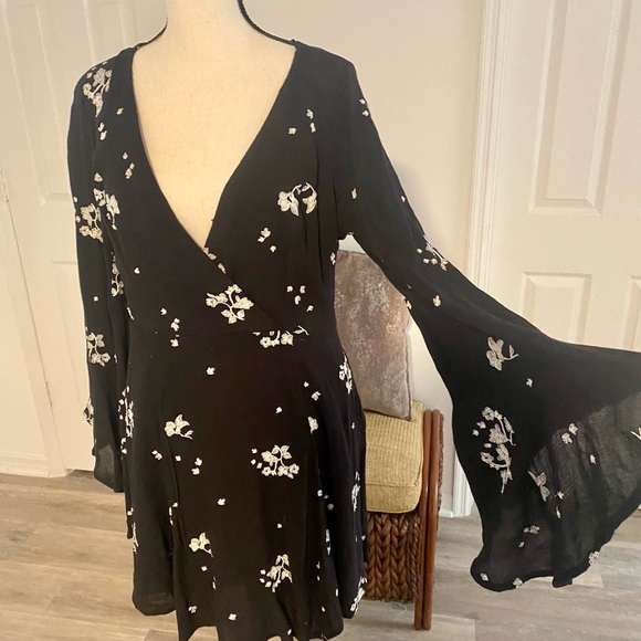 Free people, sexy, feminine dress - Picture 4 of 7